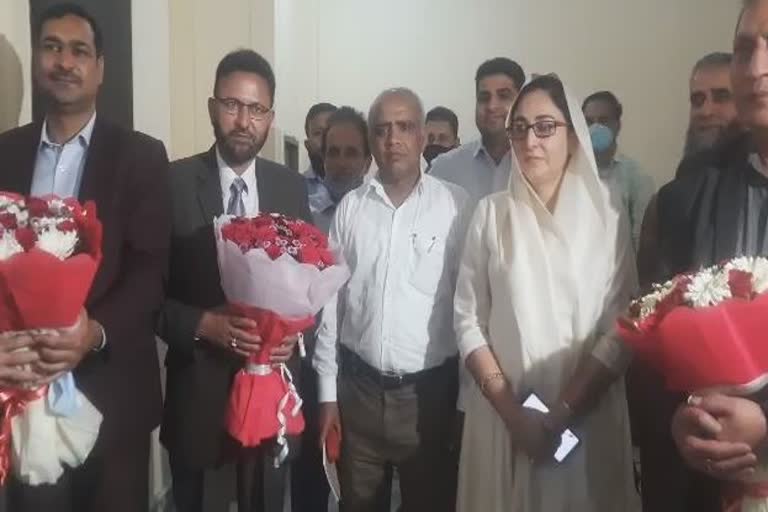 first-meeting-of-jammu-and-kashmir-waqf-board-members-darakhshan-andrabi-elected-chairperson