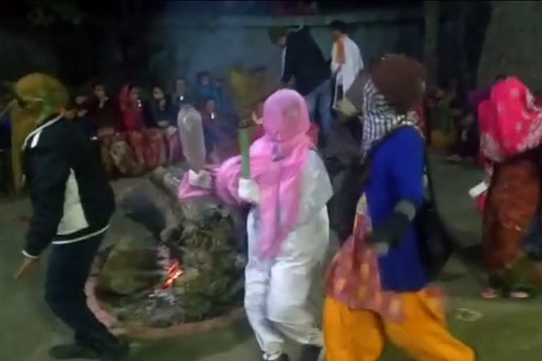 Baithki-Khadi Holi begins in Bageshwar