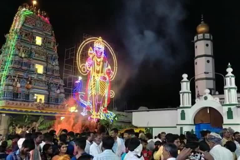 marammana-konda fest in front of masjid