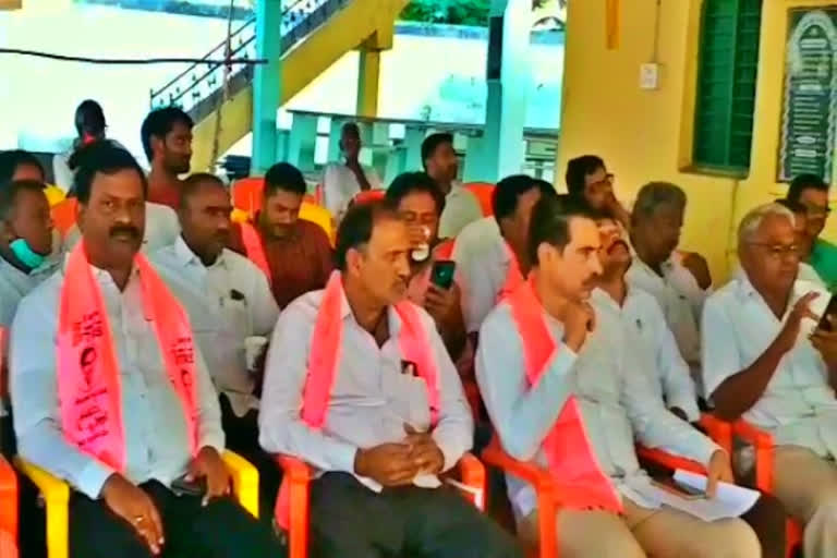 TRS Leaders on Tummala: 'తుమ్మల నాగేశ్వరరావు పార్టీకి అనేక సార్లు ద్రోహం చేశారు'