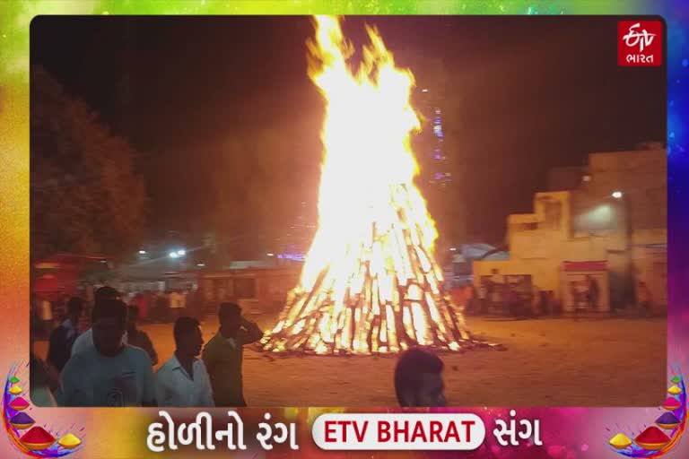 Holi 2022: ગુજરાતમાં સૌથી મોટું હોળી દહન ગાંધીનગરના પાલજમાં થાય