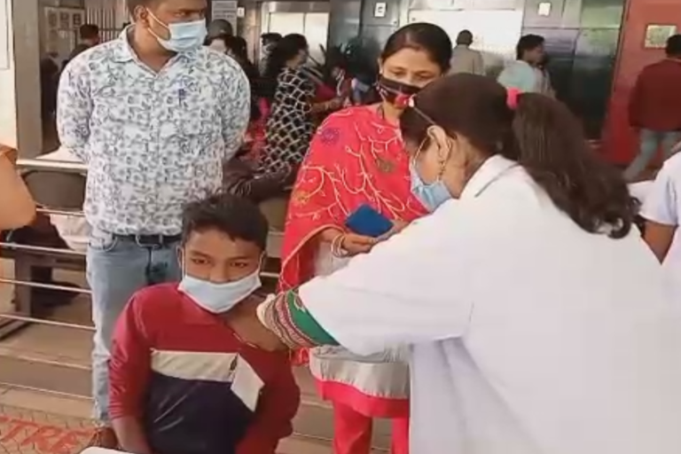 Vaccine Drive :ରାୟଗଡାରେ 12 ରୁ 14 ବର୍ଷର ପିଲାଙ୍କୁ ଦିଆଗଲା ଟିକା