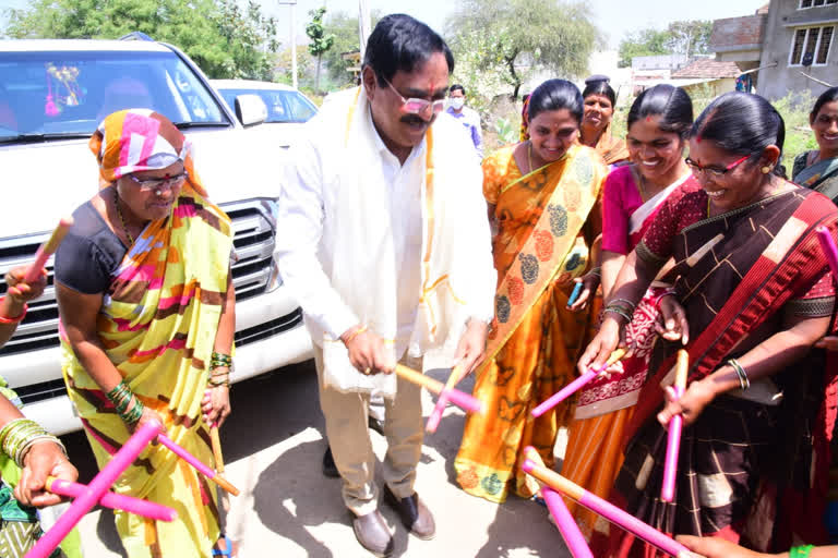 Errabelli holi Dance