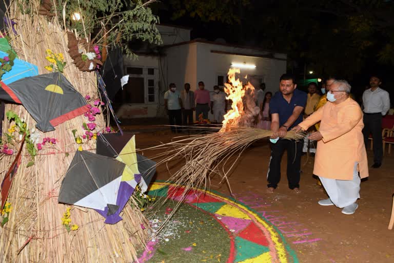 Governor Kalraj Mishra did Holika Dahan