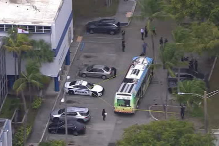 shooting to bus in florida  gun shooting in florida  bus shooting  Broward County Fort Lauderdale police headquarters  ഫ്ലോറിഡയിൽ ബസിന് നേരെ വെടിവയ്‌പ്  ബസിന് നേരെ വെടിവയ്‌പ്പ്  ഫോർട്ട് ലോഡർഡേൽ പൊലീസ് ആസ്ഥാനം