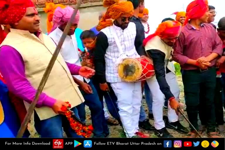 प्रयागराज  prayagraj latest news  etv bharat up news  होली को विजय पर्व  क्या है इसके पीछे की कहानी  Victory procession  Prayagraj on the day of Holi  मुगल शासक के सिपहसालार  होली के दिन को विजय पर्व  रिटायर शिक्षक महेंद्र प्रताप सिंह  मोहम्मद जफर सईद  ठाकुर नजर सिंह के वंशज  डॉ. शशिकेंद्र प्रताप सिंह  Happy Holi 2022