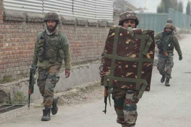 Pulwama police arrest six militant associates of LeT