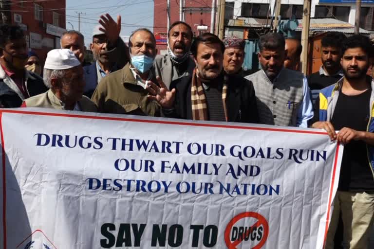 Protest Against Drug Menace in Srinagar: سرینگر کے پریس کالونی میں منشیات کے خلاف جم کر احتجاج