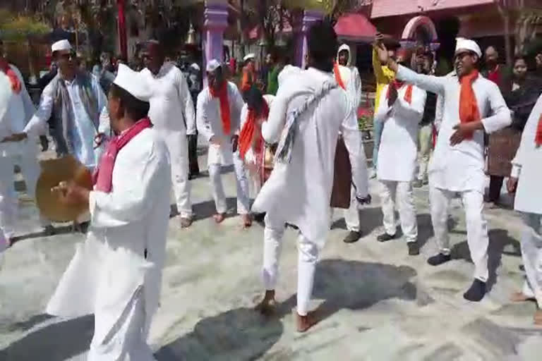 history-of-khadi-holi-of-kumaon-is-400-years-old