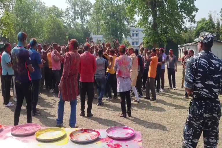 jawans celebrated holi