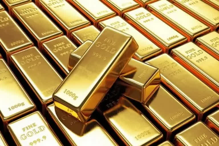 DRI seizes gold worth Rs 2.26 Crore from train, two arrested