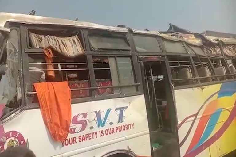 private bus accident at Andhra-Karnataka border