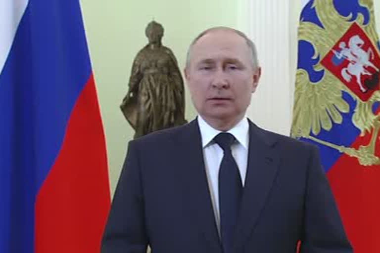 Vladimir Putin Praise Russian Forces for Their Fight in Battel Ground