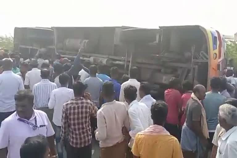 8-people-killed-and-several-injured-in-bus-accident-in-tumakuru