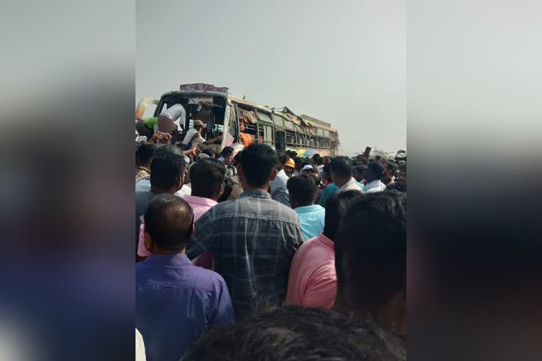 Bus overturns near Tumakuru district of Karnataka