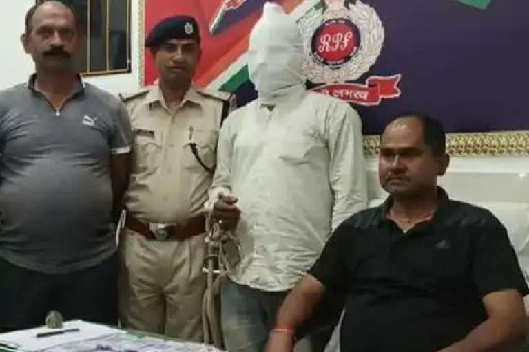 Smuggler arrested with fake currency in Jamui