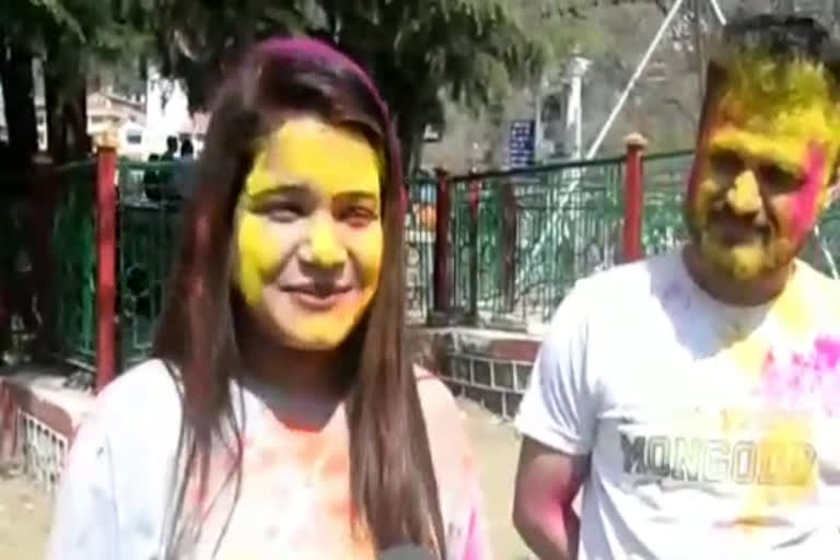 tourists-played-holi-fiercely-in-nainital