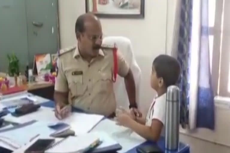 six year boy Complaint on traffic problem