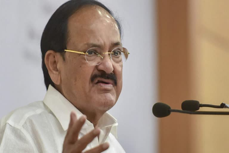 Naidu calls for rejecting Macaulay's education, asks what is wrong with saffron  Vice President M Venkaiah Naidu  കൊളോണിയൽ മനോഭാവം ഉപേക്ഷിക്കണമെന്ന് ഉപരാഷ്‌ട്രപതി  M Venkaiah Naidu ask what is wrong with saffron in education  വിദ്യാഭ്യാസത്തെ കാവി വൽക്കരിക്കുന്നതിൽ എന്താണ് തെറ്റെന്ന് ഉപരാഷ്‌ട്രപതി  വെങ്കയ്യ നായ്‌ഡു പ്രസ്‌താവന  ഇന്ത്യൻ സ്വത്വത്തിൽ അഭിമാനിക്കാൻ പഠിക്കണമെന്ന് ഉപരാഷ്‌ട്രപതി  വിദ്യാഭ്യാസ മേഖലയിലെ കാവി വത്‌കരണം