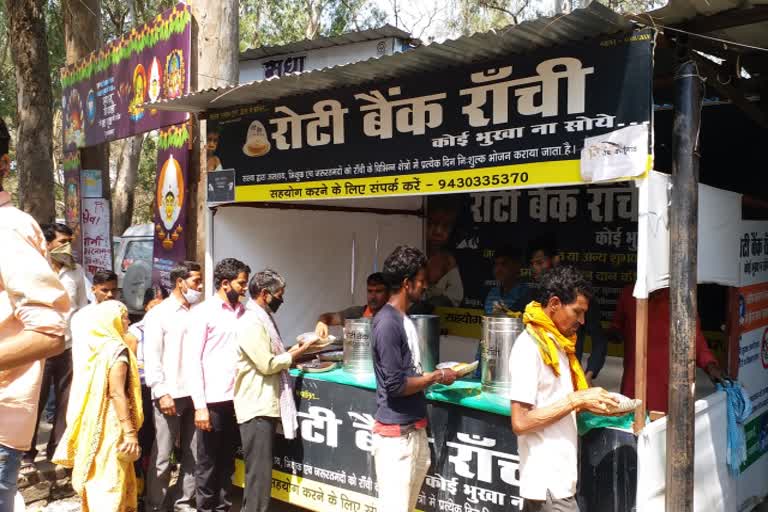 distributed Puri and Malpua in Ranchi