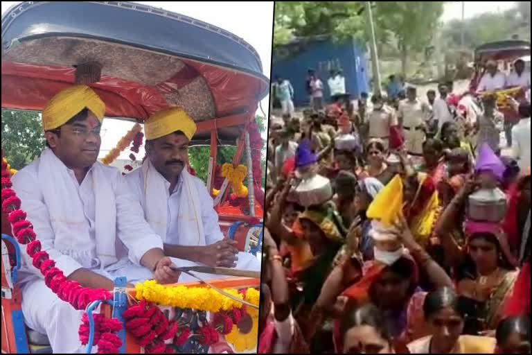 Villagers grandly welcome Kalburgi DC during DC village stay