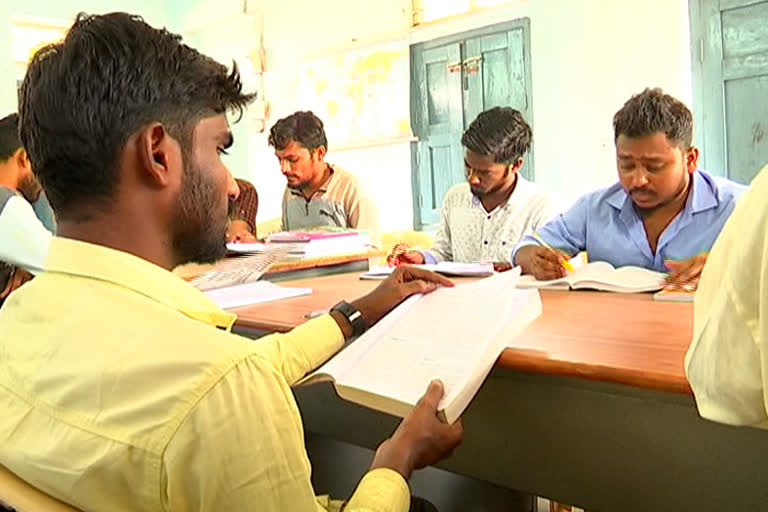 Study Circles: స్టడీ సర్కిళ్లు లేవు.. సరైన సదుపాయాల్లేవ్​..