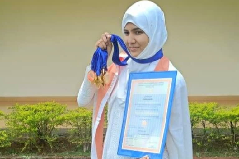 Hijab clad student wins 16 gold medals  Bushra Mateen wins 16 gold medals  VTU  വി.ടി.യുവില്‍ നിന്ന് 16 സ്വർണമെഡലുകൾ  റായ്ച്ചൂർ സ്വദേശി ബുഷ്‌റ മതീൻ  വിശ്വേശ്വരയ്യ ടെക്‌നോളജിക്കൽ യൂണിവേഴ്‌സിറ്റി