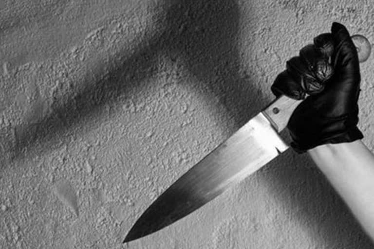 Man Slits Girl's Throat in AP