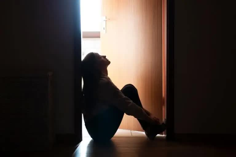 Depression in adolescents Symptoms: વાયુ પ્રદૂષણથી કિશોરોમાં ડિપ્રેશનનું જોખમ: સંશોઘન