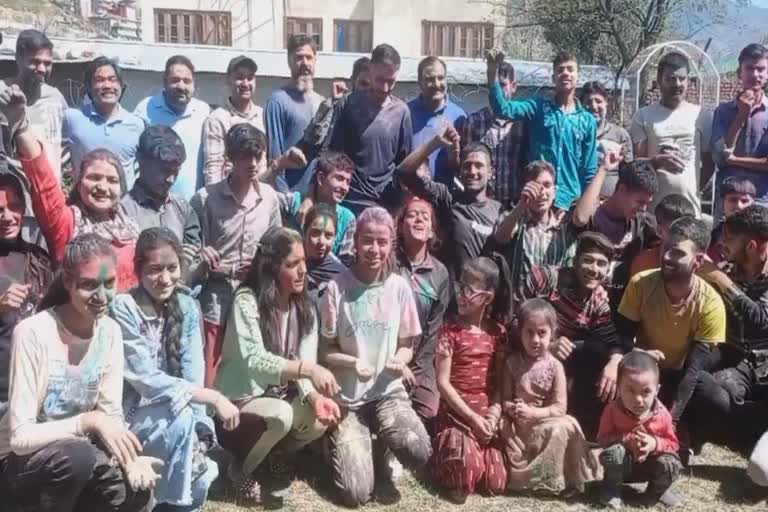 locals-celebrate-holi-festival-with-army-in-doda