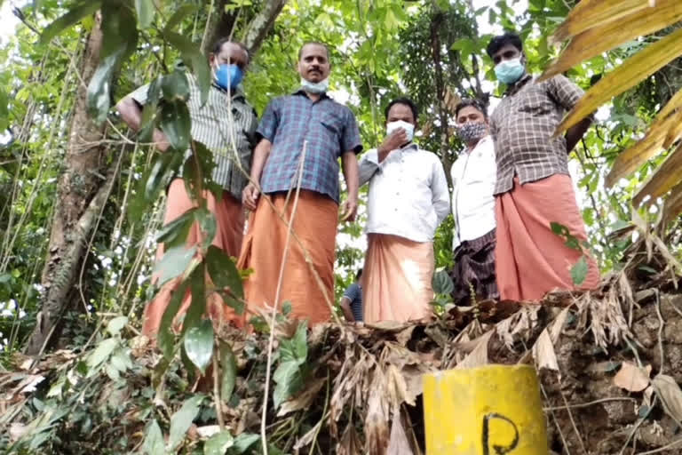 Nattassery K Rail Protest  Kuzhiyali Kottayam Silver line protest  K Rail Survey protest latest news  കെ റെയിലിനായി വഴിതടഞ്ഞ് പൊലീസ്  നട്ടാശേരി കുഴിയാലി പടിയിൽ കെ റെയില്‍ പ്രതിഷേധം  കെ റെയില്‍ വിരുദ്ധ സമരം