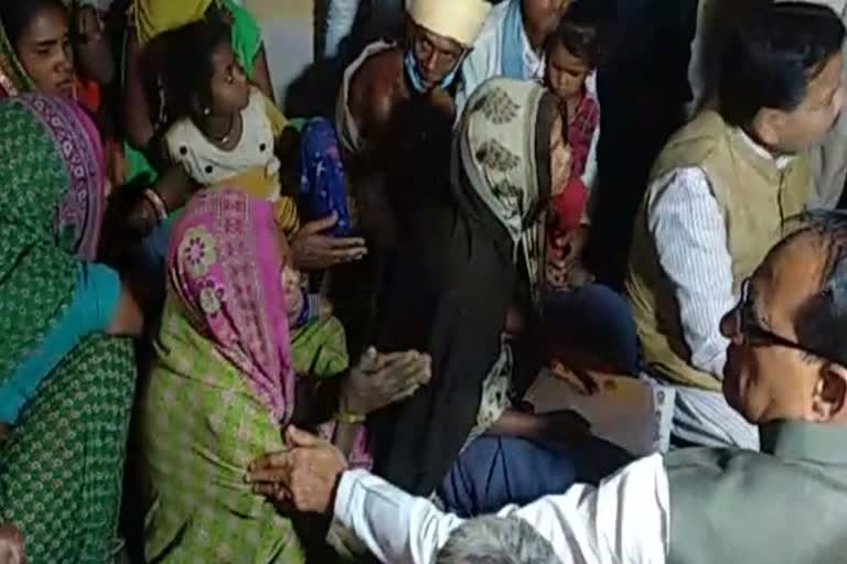 Raisen CM Shivraj met the victim family