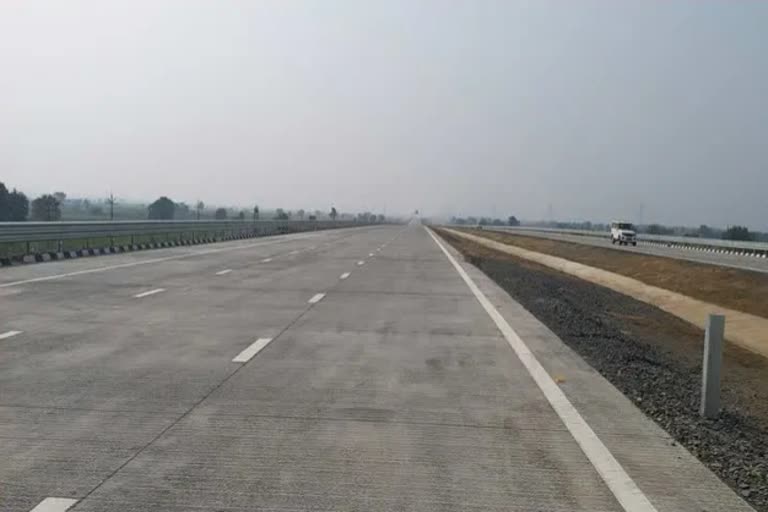 The Balasaheb Thackeray Samruddhi Mahamarg is being constructed between Nagpur and Mumbai