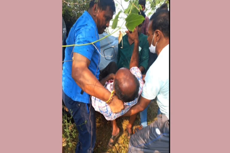 police helps people met with accident at nellore