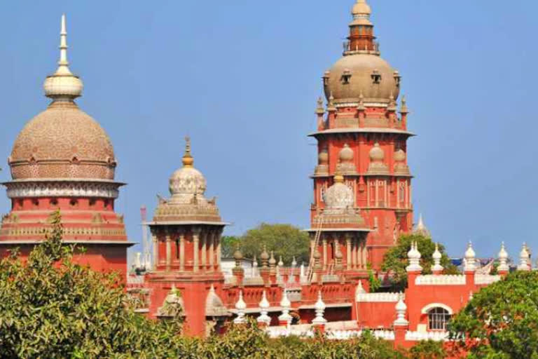 நீதிமன்ற அவமதிப்பு வழக்கு... சிஎம்டிஏ உறுப்பினர் செயலர் நேரில் ஆஜர்...