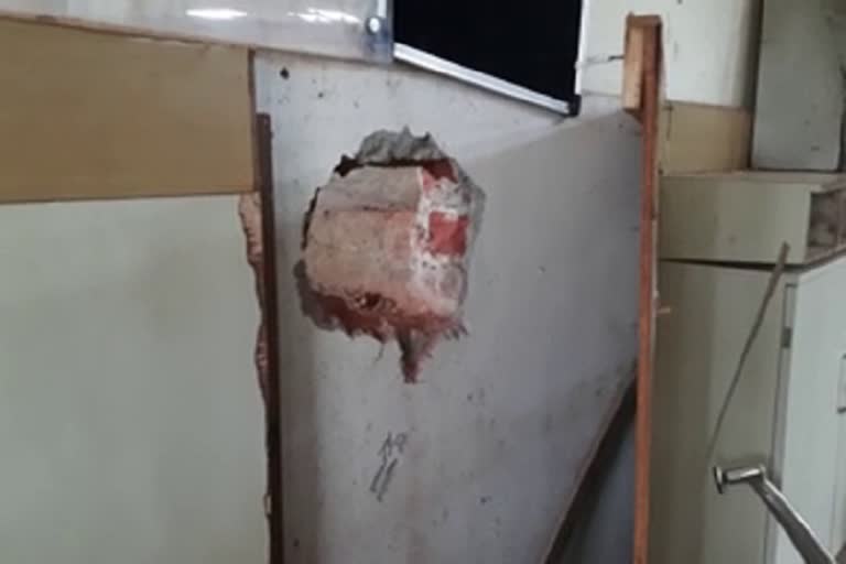 Breach in the security of Dabhra State Bank