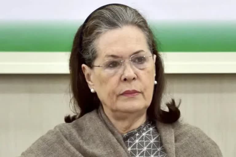 Sonia leads opposition protest against rising fuel prices in Lok Sabha  sonai gandhi takes reins of opposition protest in loksabha  united opposition in loksabha against fuel price hike  ലോക്സഭയില്‍ പ്രതിപക്ഷത്തെ നയിച്ച് സോണിയ ഗാന്ധി  ബിജെപിക്കെതിരായുള്ള സംയുക്ത പ്രതിപക്ഷം  ദേശീയ രാഷട്രീയത്തില്‍ സോണിയ ഗാന്ധി  ലോക്‌സഭയില്‍ സോണിയ ഗാന്ധി