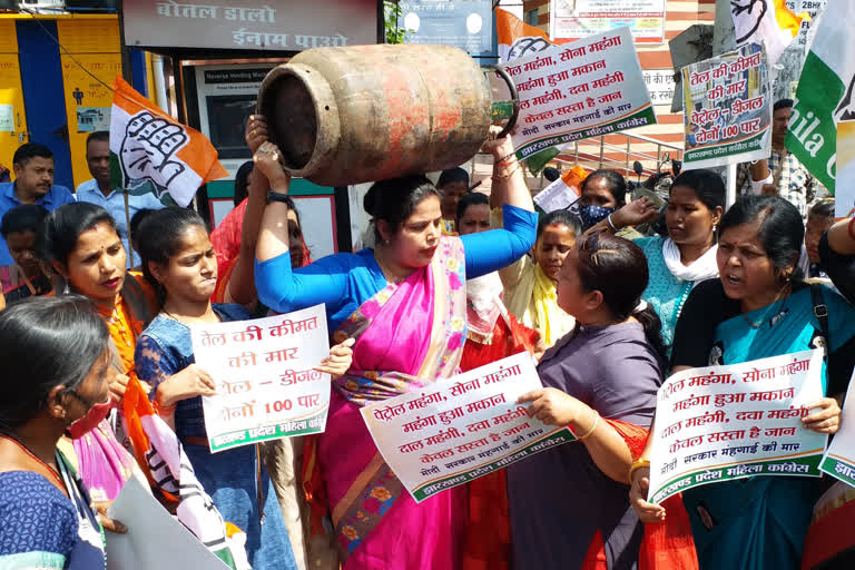 Jharkhand Mahila Congress protests in Ranchi over Petrol Diesel Price
