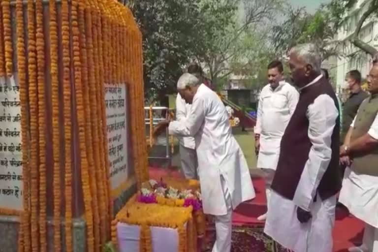 cm nitish pay tribute to bhagat singh on martyrs day in patna
