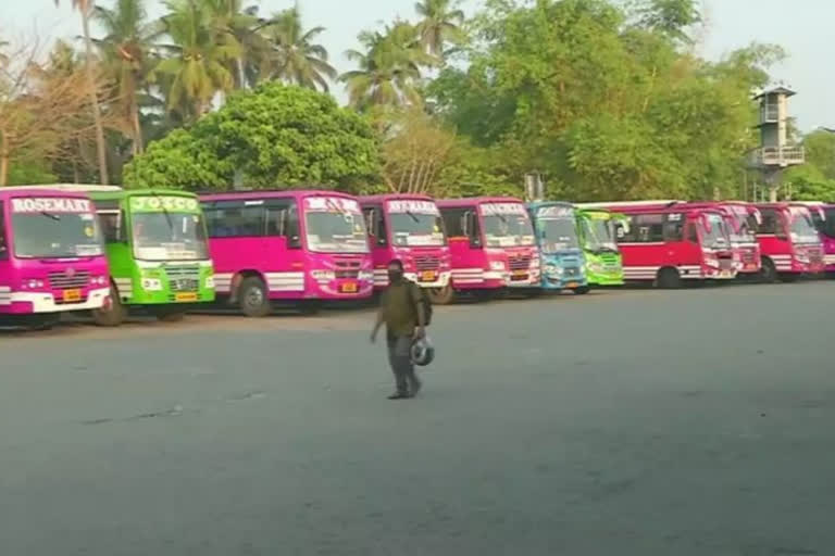 സ്വകാര്യ ബസുടമകളുടെ സമരം ഇന്ന് അര്‍ധരാത്രി മുതല്‍  സ്വകാര്യ ബസ്‌ ചര്‍ജ്‌ വര്‍ധന സമരം  ബസ് നിരക്ക് വർധന  strike by private bus owners from midnight today  private bus strike from today night  സ്വകാര്യ ബസുടമകളുടെ അനിശ്ചിതകാല പണിമുടക്ക് ഇന്ന്  ബസ് ചാർജ് വർധിപ്പിക്കാൻ ആവശ്യം