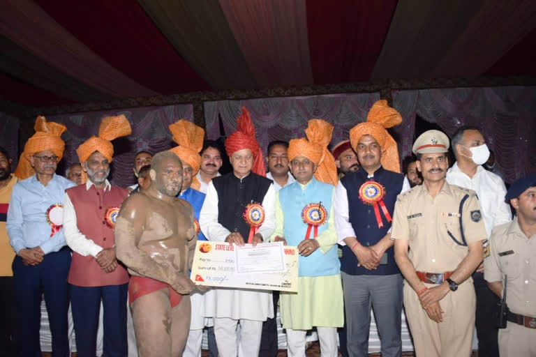 wrestler kamaljeet won nalwadi wrestling