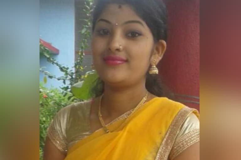 Sowmya who died by snake bite