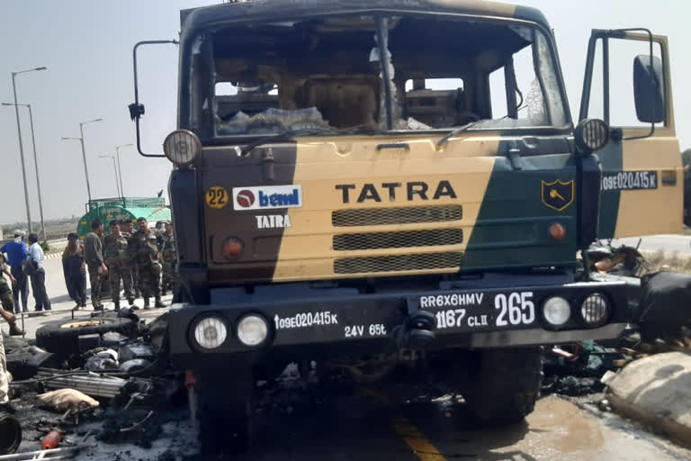 Moving Army truck caught fire in Jaipur