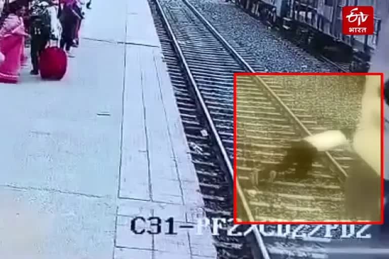 man-jumps-in-front-of-train-in-jehanabad