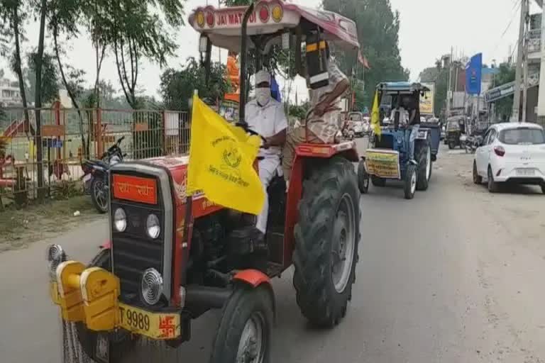 farmers tractor march against central modi government by haryana punjab farmers