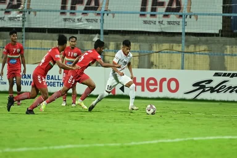 I-League: Sudeva Delhi hold NEROCA to cagey draw  I-League: സുദേവ ഡൽഹി - നെറോക്ക മത്സരം സമനിലയിൽ പിരിഞ്ഞു  Sudeva Delhi - Neroka match ended in a draw  ആദ്യ പകുതിയുടെ ഇഞ്ച്വറി ടൈമിൽ പെനാൽറ്റിയിലൂടെയാണ് ഇരുടീമുകളും ഗോൾ നേടിയത്.  Both teams scored from the penalty spot in the first half of injury time.  I league 2022  ഐ - ലീഗ് 2022