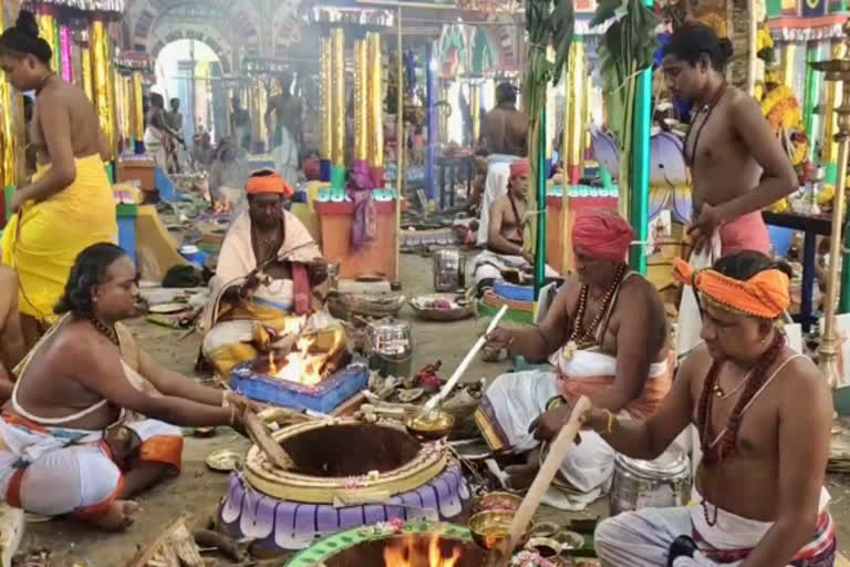 திருக்கடையூர் கோயில் கும்பாபிஷேகம்: இரண்டாம் கால யாகசாலை பூஜை
