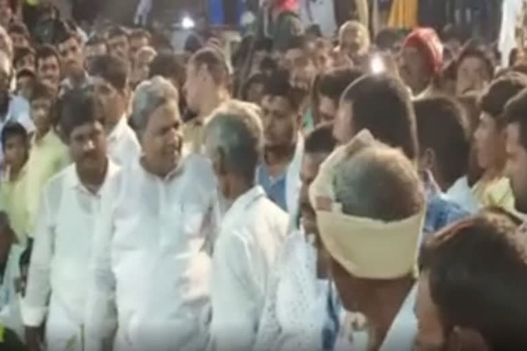 Karnataka Congress leader Siddaramaiah danced in Jatra