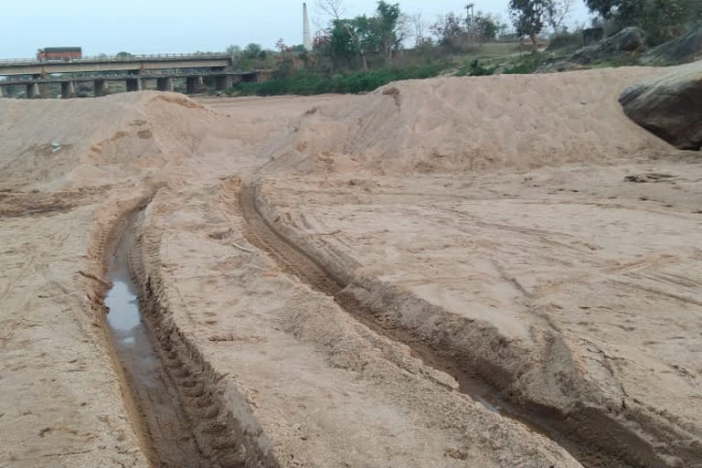 illegal sand mining in Khunti