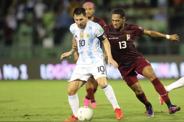 FIFA World Cup Qatar 2022  CONMEBOL  Argentina vs Venezuela  സൂപ്പർതാരം ലയണൽ മെസി ടീമിലുണ്ട്.  Lionel Messi included in squad  ലൗട്ടറ്റോ മാർട്ടിനസിനും ഡിബാലക്കും മത്സരം നഷ്‌ടമാകും  Lauto Martinez and Dybala will miss the match  തുടർച്ചയായി 29 മത്സരങ്ങളിൽ അപരാജിതരാണ് അർജന്‍റീന.  Argentina are unbeaten in 29 consecutive matches.